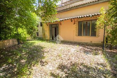 4 LOCALI A PETRELLA SALTO