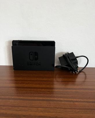 Nintendo Switch V1 (No Joy-Con) + Dock e FIFA 18