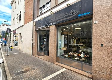 Negozio Corso V. Emanuele (angolo Piazza XX Sett.)