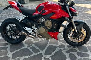 Ducati streetfighter v4 akrapovic