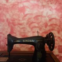Macchina da cucire Singer d’epoca con mobile