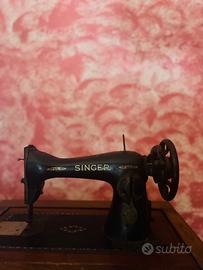 Macchina da cucire Singer d’epoca con mobile