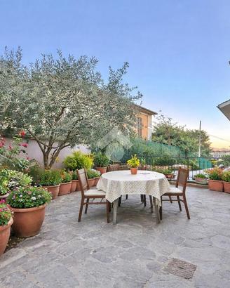 CASA SEMINDIPENDENTE A CARMIGNANO