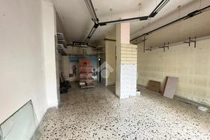 NEGOZIO A NAPOLI