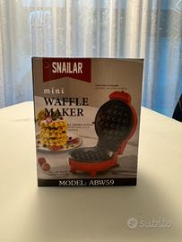 Mini waffle maker