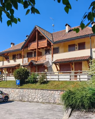 3 LOCALI A ROANA