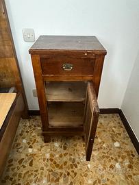 Coppia comodini in megno massello