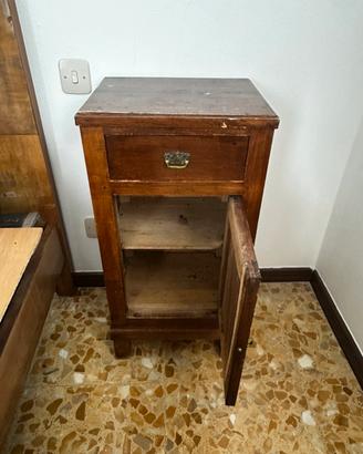 Coppia comodini in megno massello