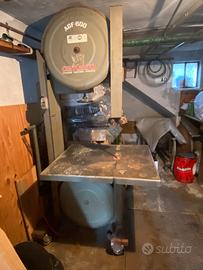 Taglia legna a nastro