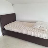 2 LETTI SINGOLI  POLIFORM PELLE MARRONE CON RETI