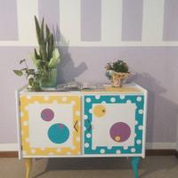 vetrinetta restaurata e dipinta a mano