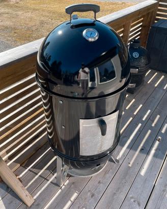 Weber Smokey Mountain Cooker barbecue/affumicatore
