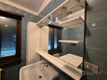 arredo bagno con specchiera 