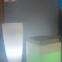 Portavaso e pouf luminosi di design Monacis