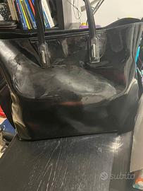Borsa Shopping Carpisa Nera in Vernice Lucida