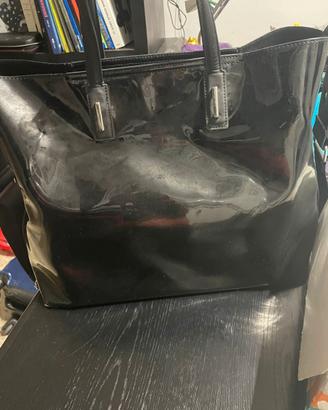 Borsa Shopping Carpisa Nera in Vernice Lucida