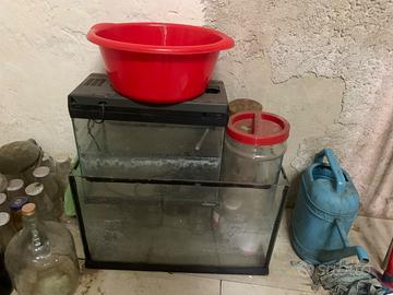 due acquari completi di filtri coperchi ecc