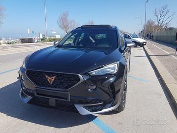 Come nuova Cupra Formentor 2021 tetto panoramico