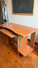 Scrivania porta PC con ruote e piano estraibile