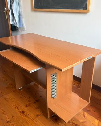 Scrivania porta PC con ruote e piano estraibile