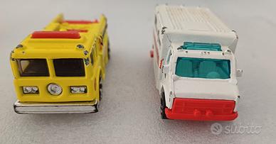 Ambulanza e camion pompieri Hotwheels