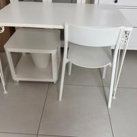 Scrivania con sedia e carrellino con ruote