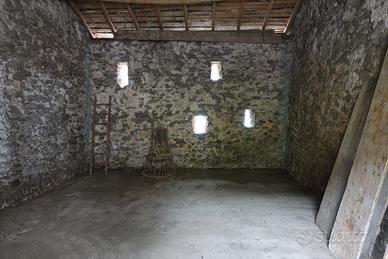 Rustico di 80mq su due piani con terreno (a parte)