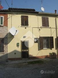 CASA SEMINDIPENDENTE A FERRARA