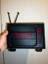 Espositore stranger things kinder joy