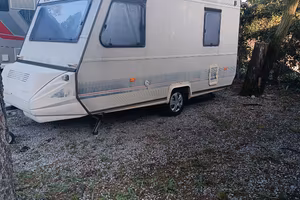 Roulotte Adria 4052