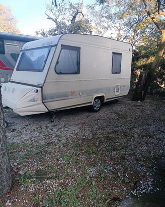Roulotte Adria 4052