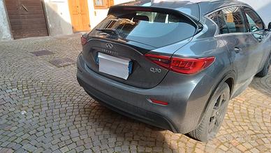 auto Infiniti Q30  benzina 