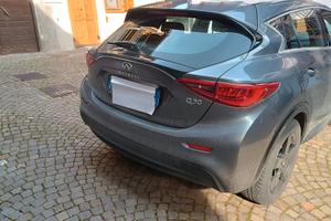 auto Infiniti Q30  benzina 