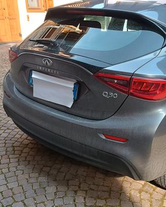 auto Infiniti Q30  benzina 