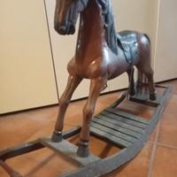 cavallo a dondolo