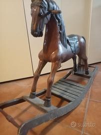 cavallo a dondolo