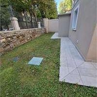 APPARTAMENTO GRANDE CON GIARDINO SENZA BARRIERE