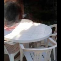 Tavolo da giardino con 4 Sedie Ombrellone e base.