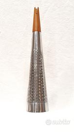 Todo grattugia gigante Alessi di Richard Sapper