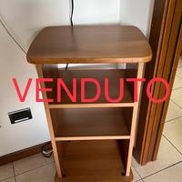 Mobile in legno con ruote