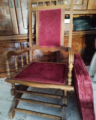 Poltrona a dondolo vintage in legno 