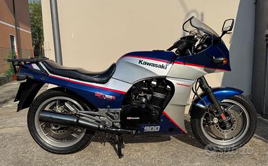 Kawasaki GPZ900R