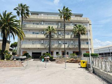 Pomezia Monolocale arredato e posto auto