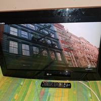 Tv LCD full HD lg da 32 pollici ben tenuto. funzio