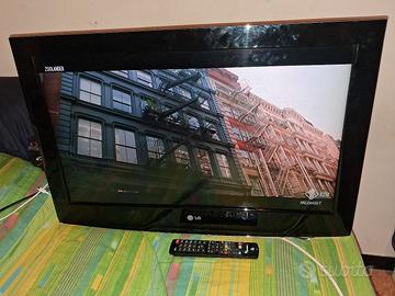 Tv LCD full HD lg da 32 pollici ben tenuto. funzio