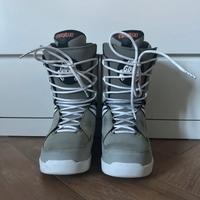 Thirty two snowboard