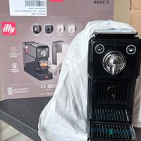 Macchina del caffè marca Illy nuova imballata