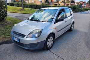 Ford Fiesta 1.4 TDCi 5p. Ghia ADATTA AI NEOPATENTA