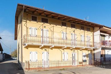 CASA SEMINDIPENDENTE A SAN CARLO CANAVESE