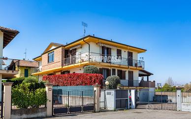 CRESCENTINO RECENTE 4 LOCALI CON BOX AUTO